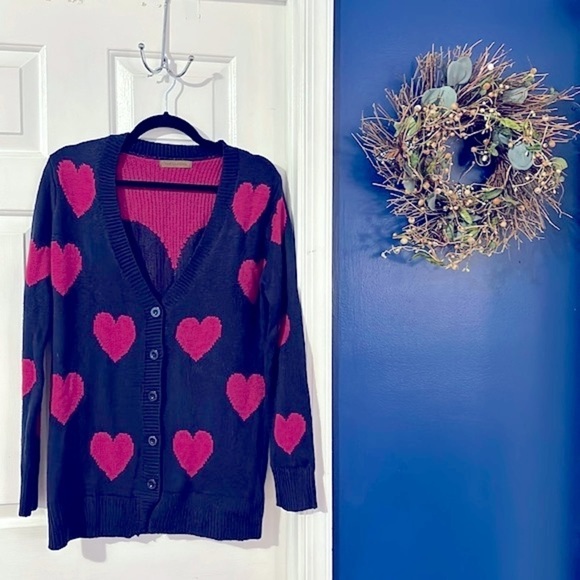 Women’s The Classic Navy and Pink Heart Button Up Acrylic Cardigan Size Small - Picture 2 of 8